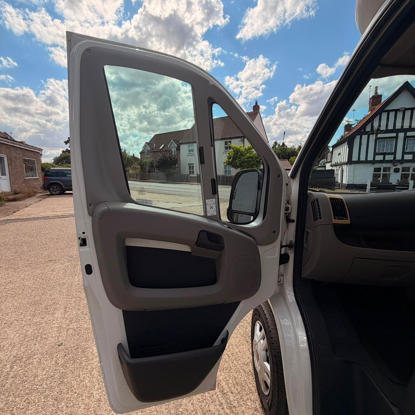 2011 BESSACARR E510 2 Berth 2 Belted Motorhome