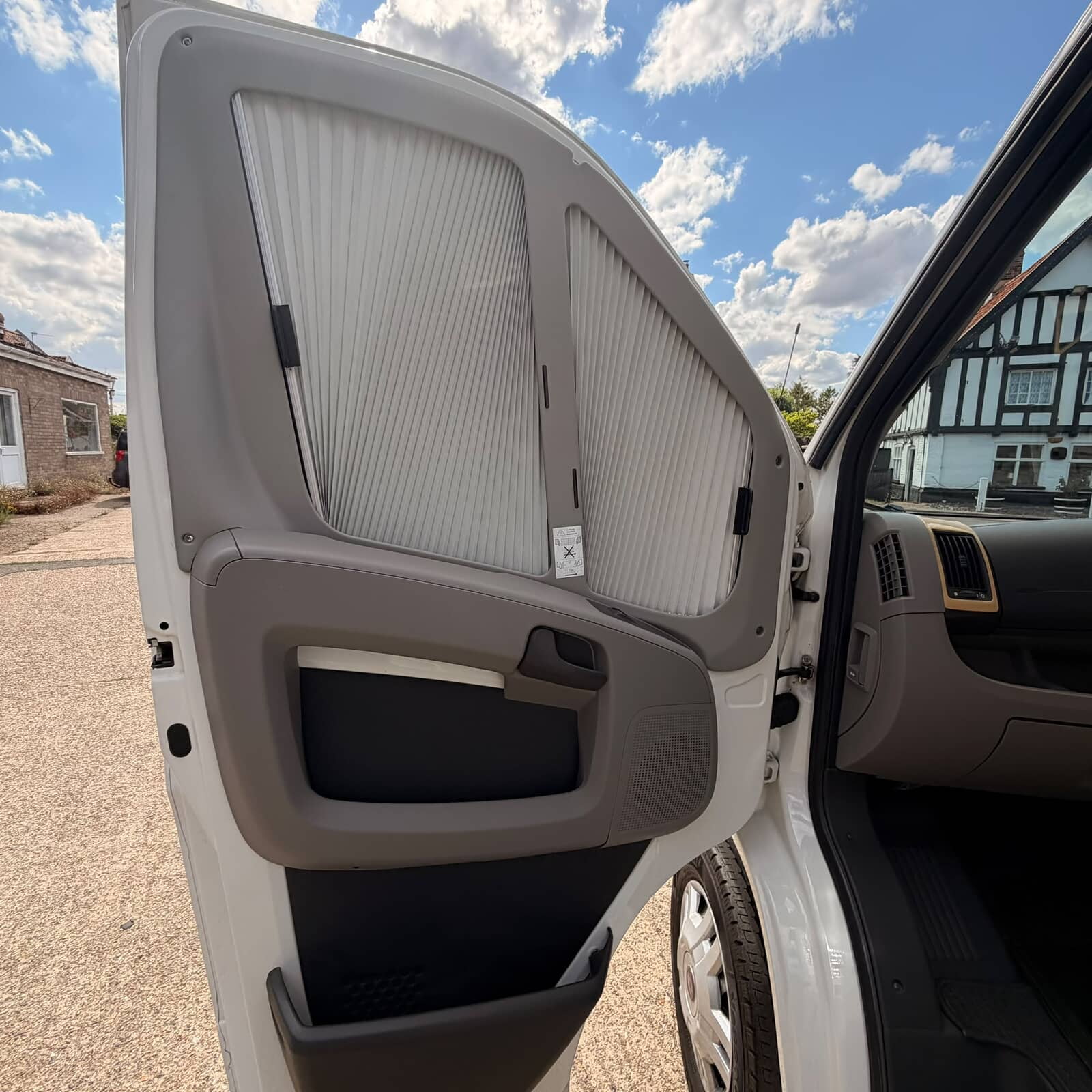 2011 BESSACARR E510 2 Berth 2 Belted Motorhome