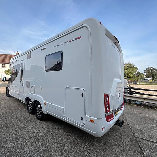 2016 Auto Trail Comanche Tri Axle 6 berth 6 belted Motorhome