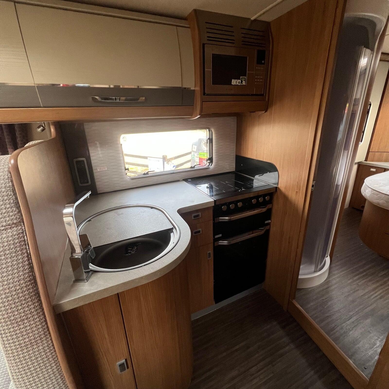 2016 Auto Trail Comanche Tri Axle 6 berth 6 belted Motorhome