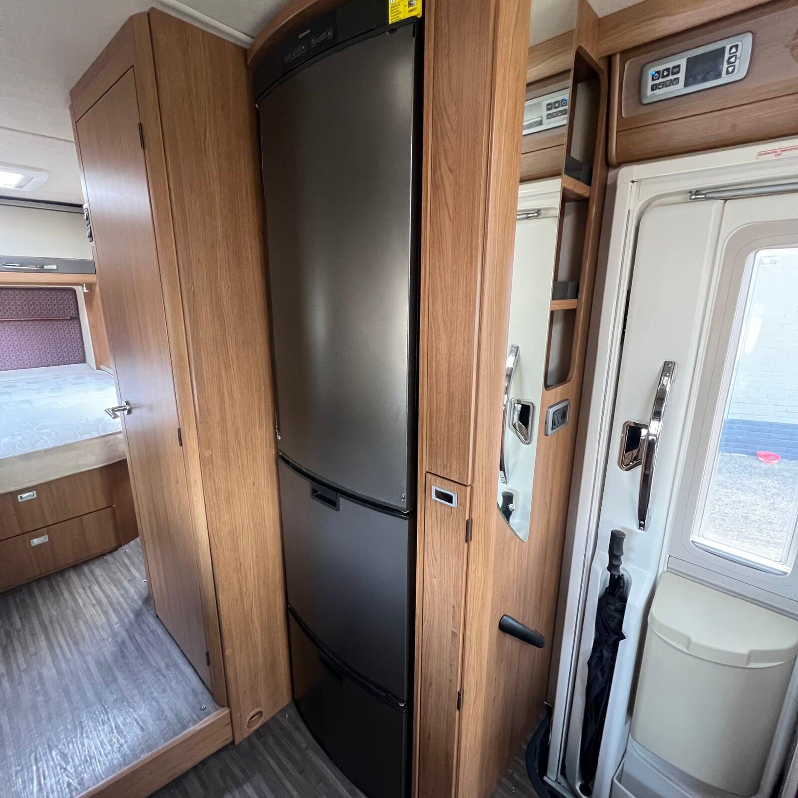 2016 Auto Trail Comanche Tri Axle 6 berth 6 belted Motorhome