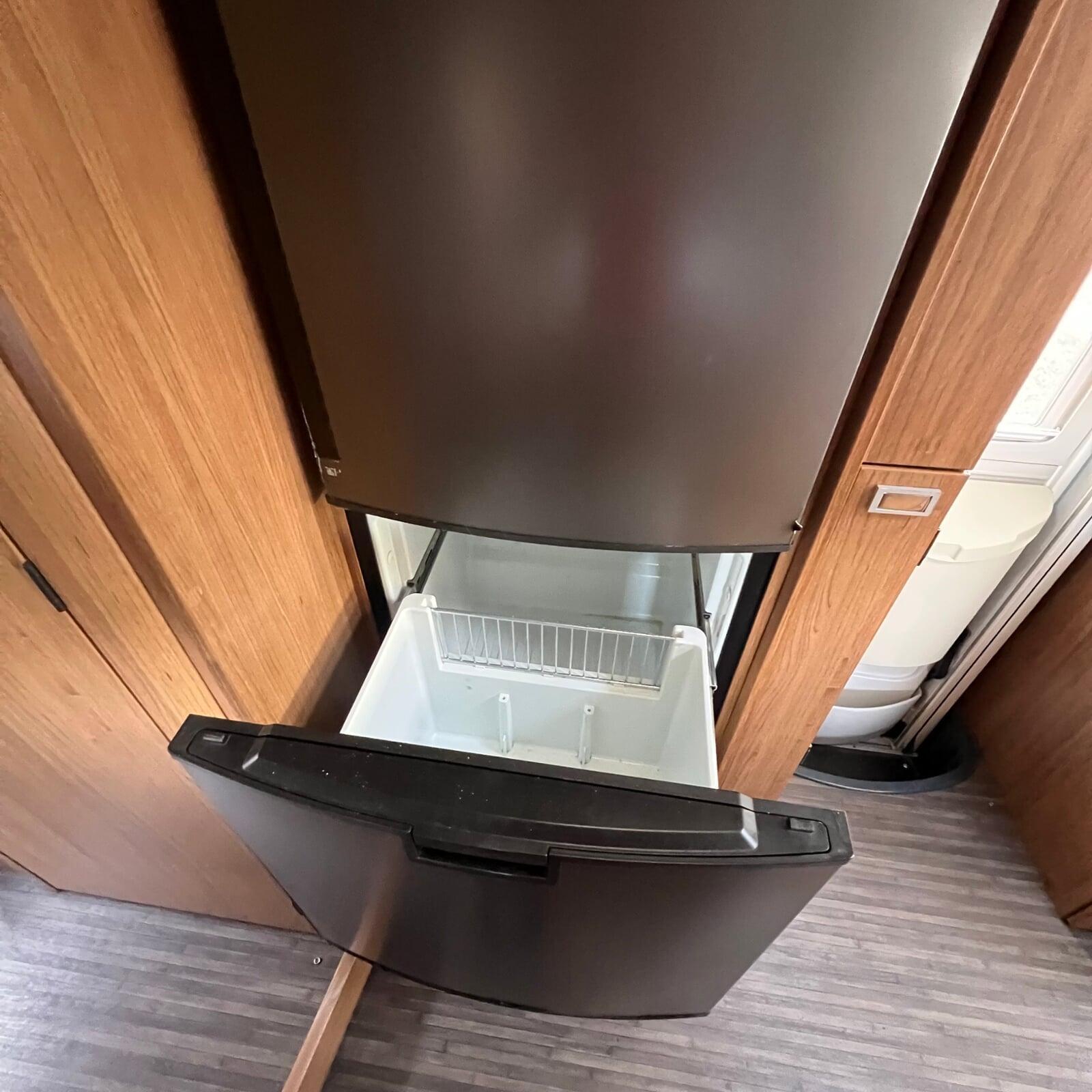 2016 Auto Trail Comanche Tri Axle 6 berth 6 belted Motorhome