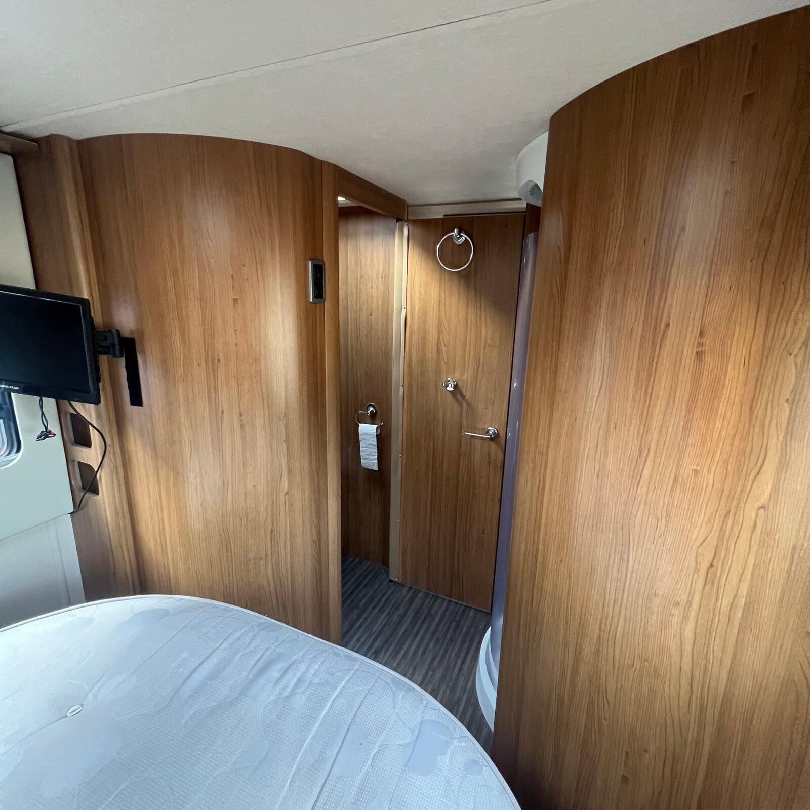 2016 Auto Trail Comanche Tri Axle 6 berth 6 belted Motorhome