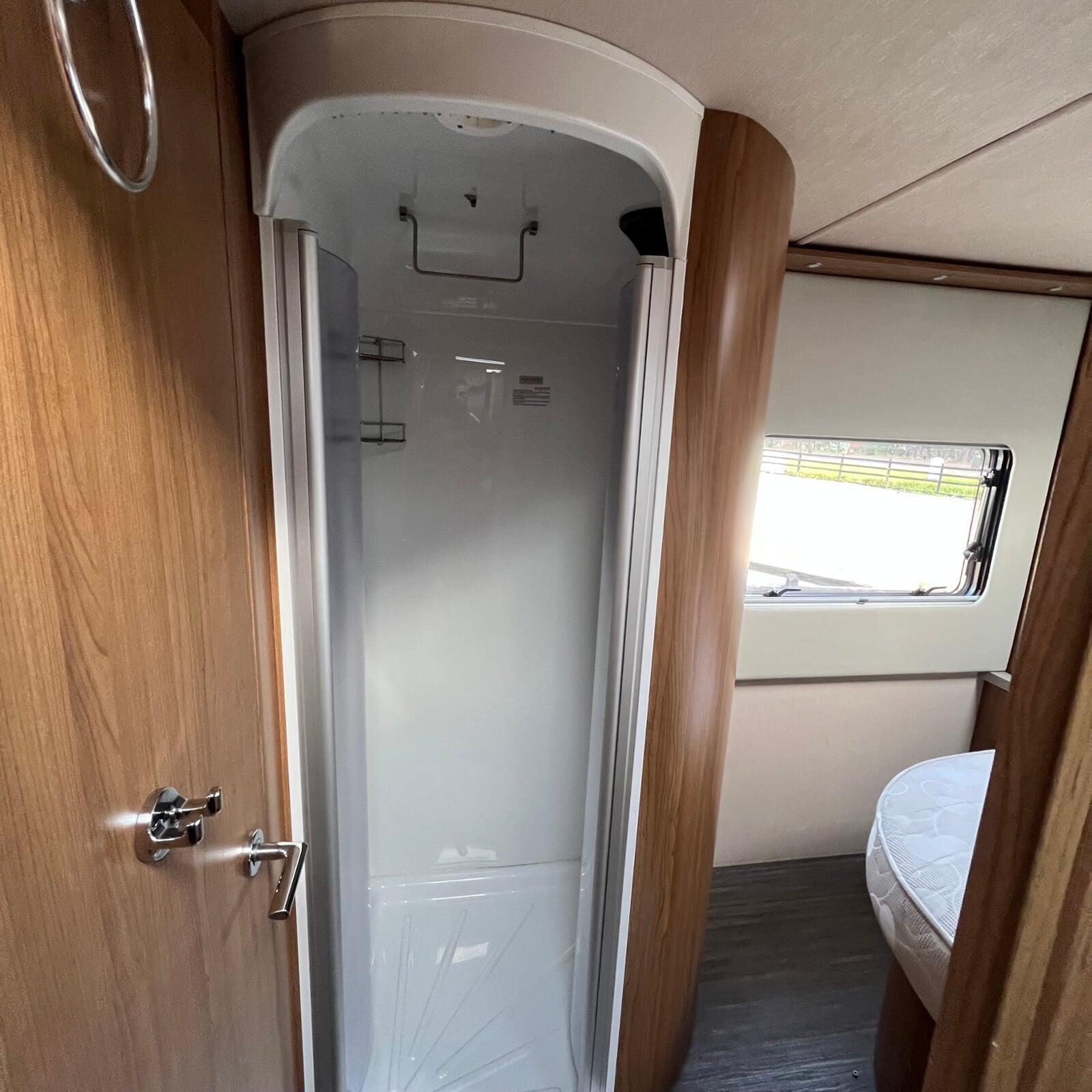 2016 Auto Trail Comanche Tri Axle 6 berth 6 belted Motorhome