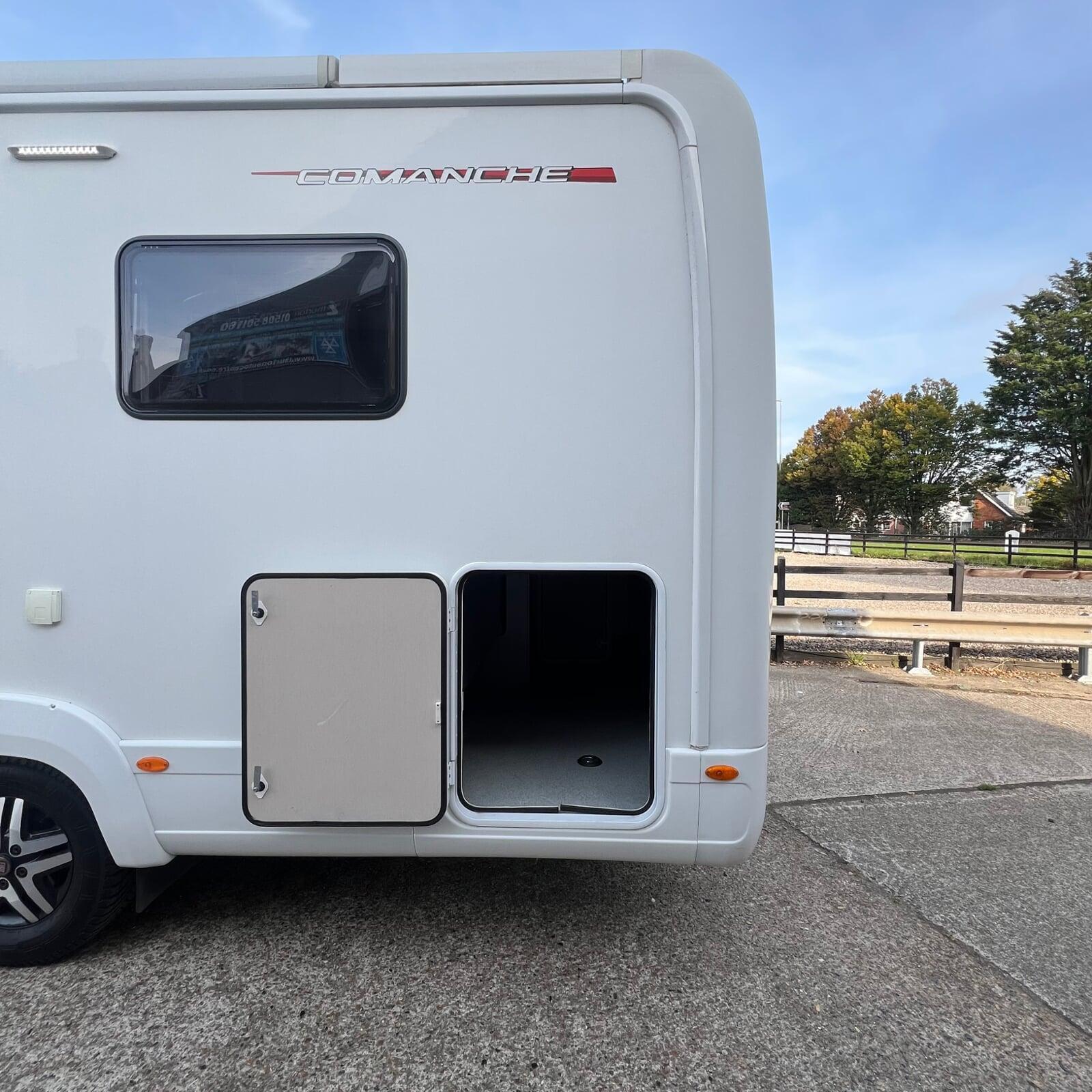 2016 Auto Trail Comanche Tri Axle 6 berth 6 belted Motorhome