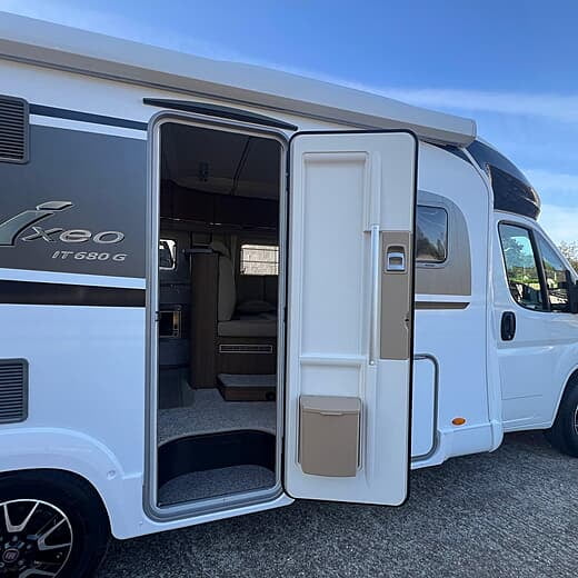 2017 BURSTNER IXEO IT 680 G 4 Berth Coach Built Motorhome